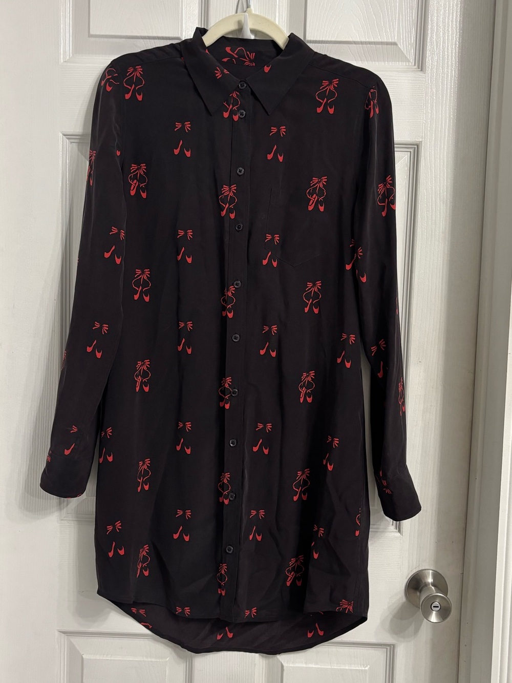 Equipment Femme Black Long-Sleeve Silk Shirt Dress with Ballet Shoe Print Small